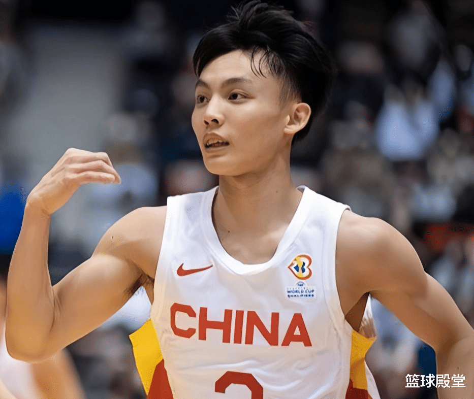 后卫真别全选防守球员了！孙铭徽徐杰不让进，进攻都差成啥样了！