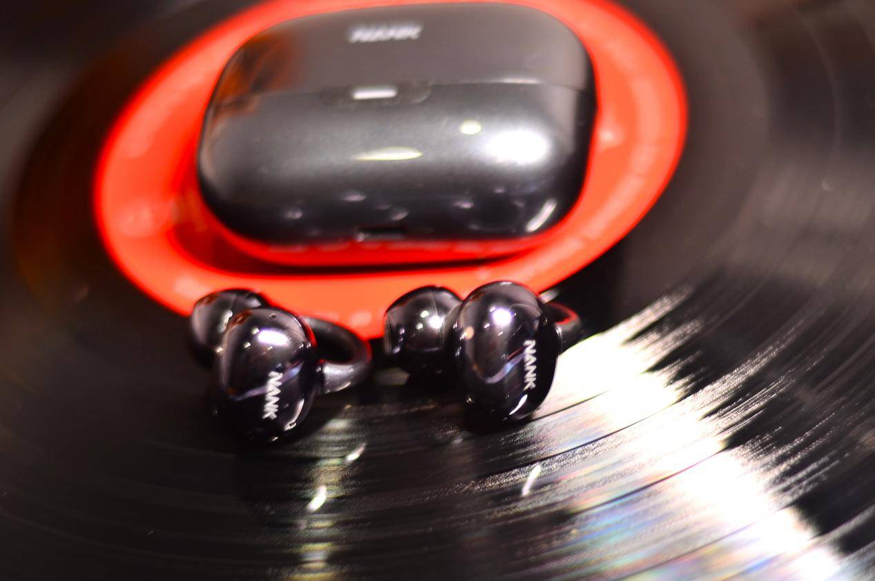 发烧音质佩戴舒适的南卡Clip Super2耳夹式耳机，还带多种AI功能