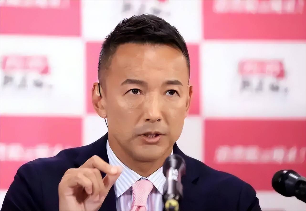 然而,日本政坛山本太郎的一句直言,却如利刃般刺破了这场扩军闹剧的