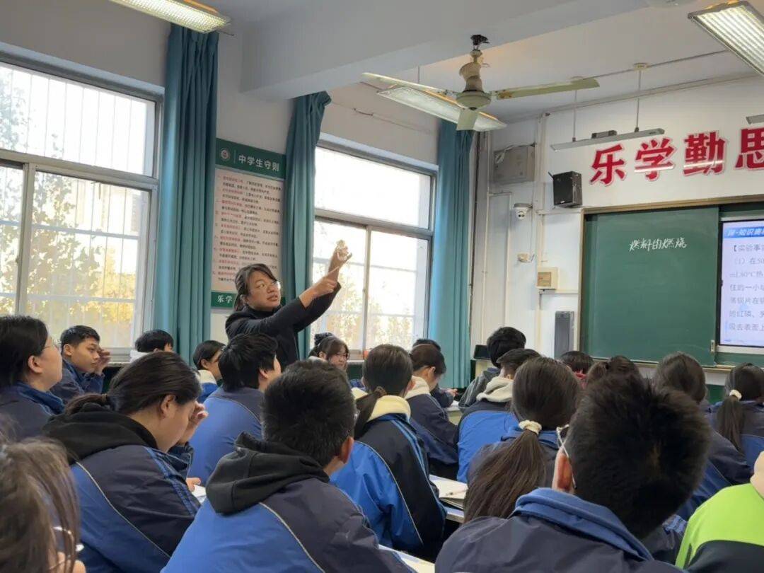 三尺讲台赛,盐中英才扬