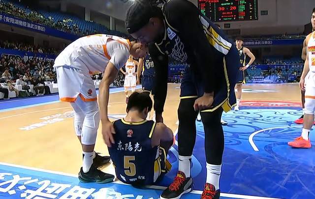 广东3消息！杜锋难得开窍，陈家政最新伤情，崔永熙复出时间更新