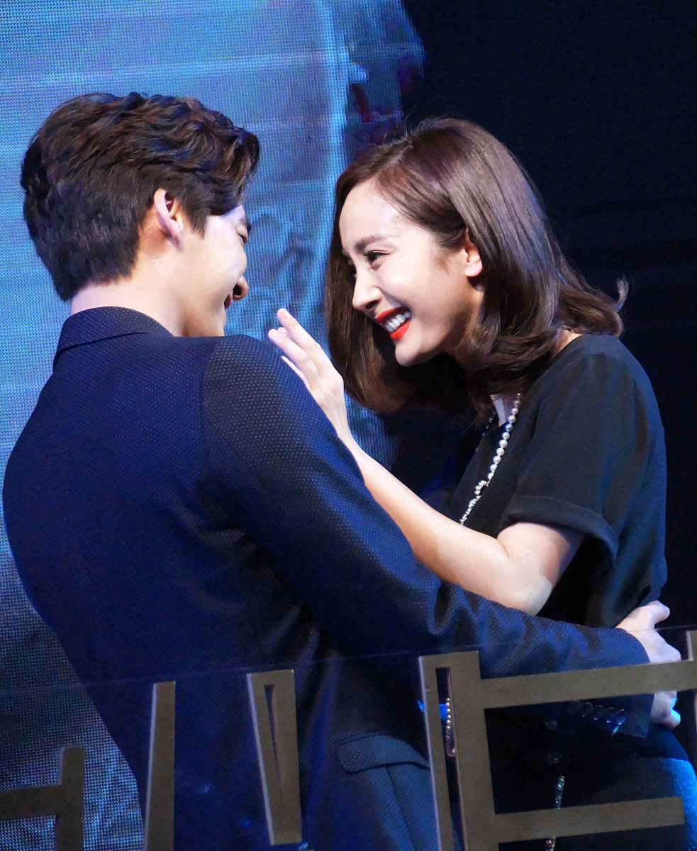 杨幂魏大勋同框修罗场:娱乐圈前任法则的生动演绎