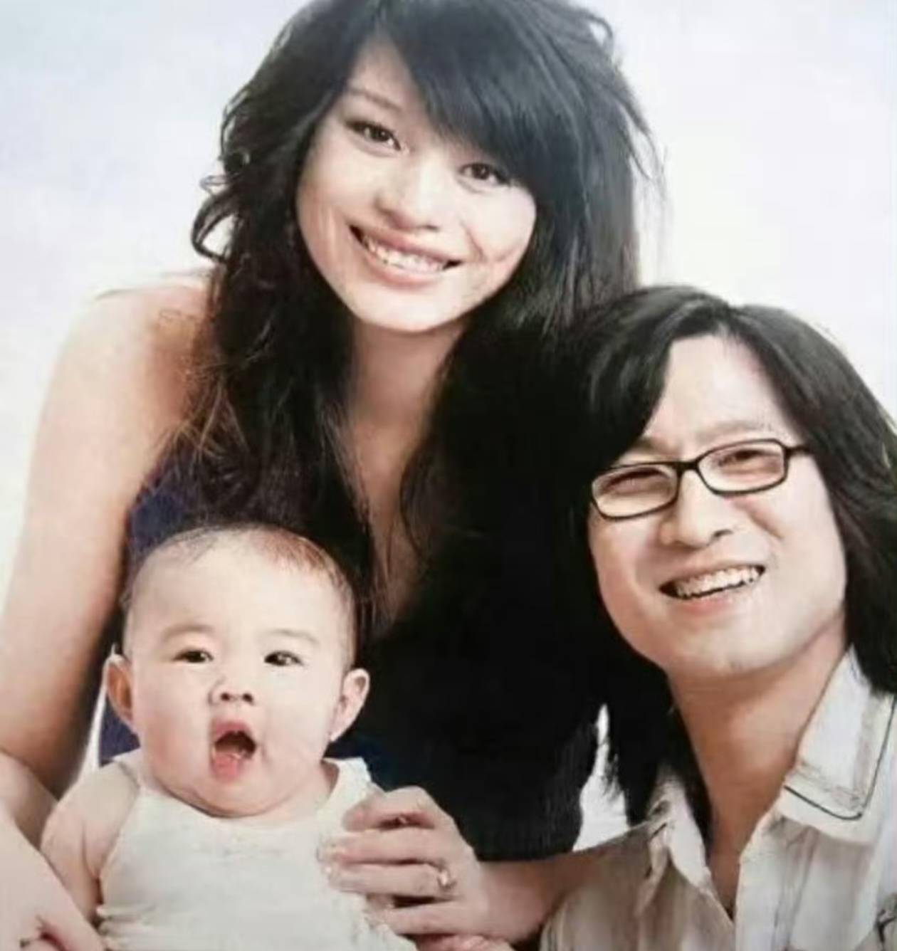 汪峰也没想到女儿小苹果官宣恋情不到一天恶心的一幕出现了