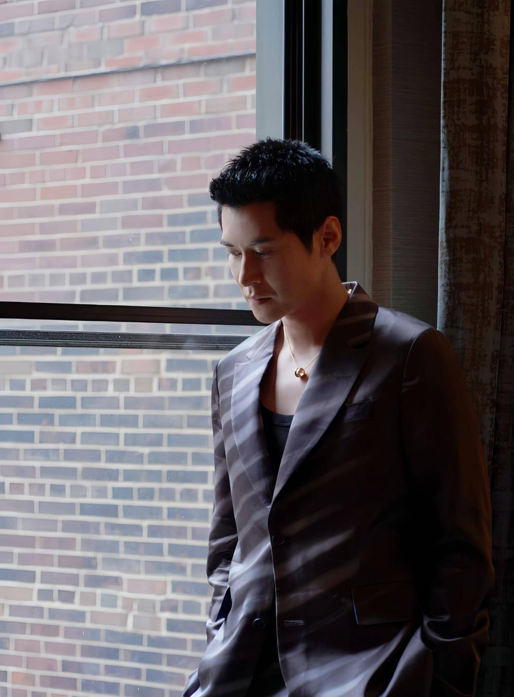 香港知名男星自曝新婚后患眼疾,医生诊断称有失明风险