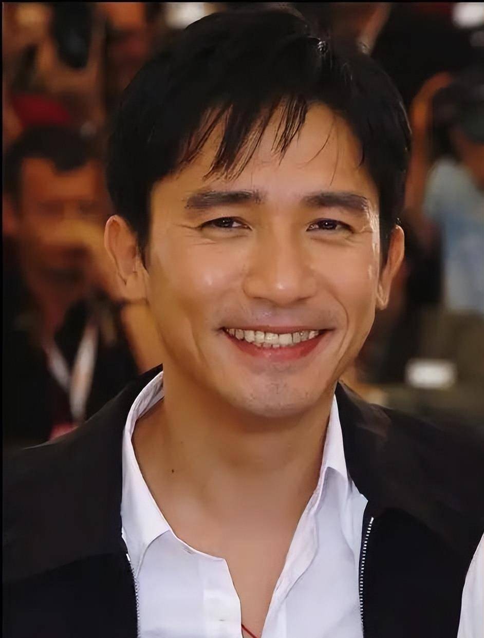 63岁梁朝伟不忍了!定居日本真相大白,张国荣的话总算有人信了