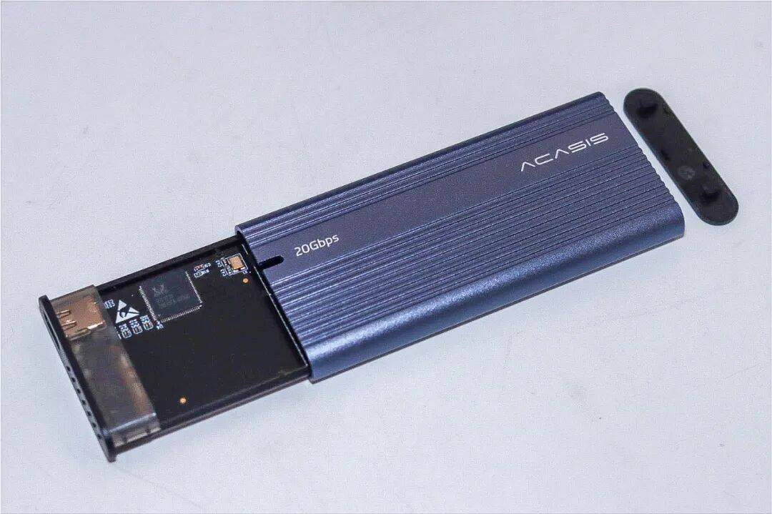 读写速度慢如蜗牛,原来是我选错了移动固态硬盘盒