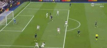 吕迪格抱摔哈兰德引爆欧冠争议!VAR只看一遍判点球,瓜迪奥拉暴怒现场