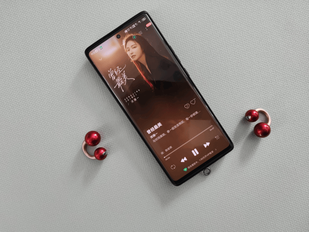红韵耳畔，智能随行- 机乐堂（JOYROOM）OC3 AI 耳夹式蓝牙耳机