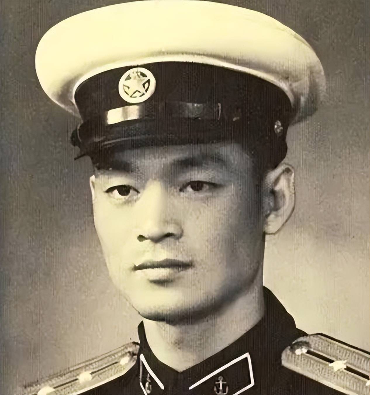 1994年随着中国军队现代化步伐的加快许援朝被晋升为南京军区司令部