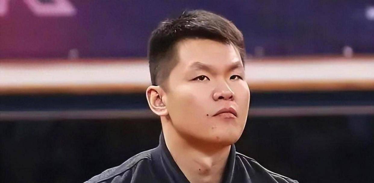 广东三消息！朱芳雨回购潜质前锋，徐杰实锤当外援，胡明轩坐主桌