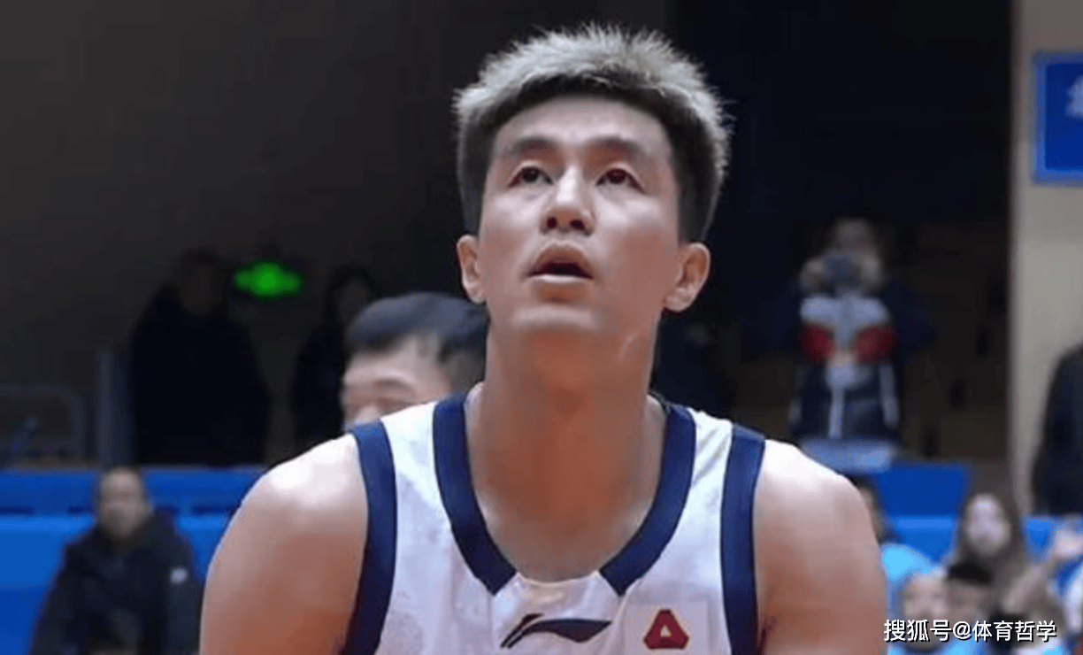 徐昕接受记者采访，点赞郭艾伦