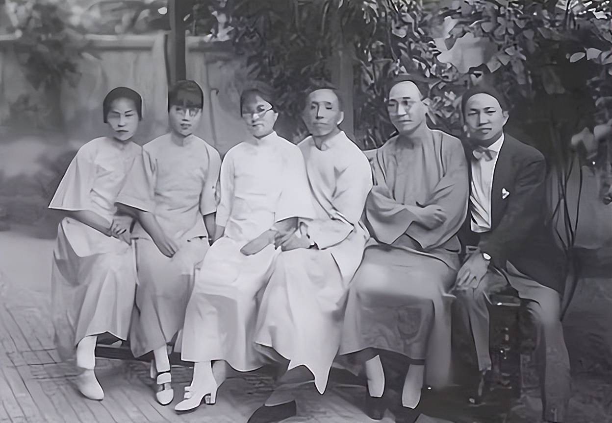 出轨被捉奸后,凌叔华认错归家,用最绝情的方式报复了丈夫的一生