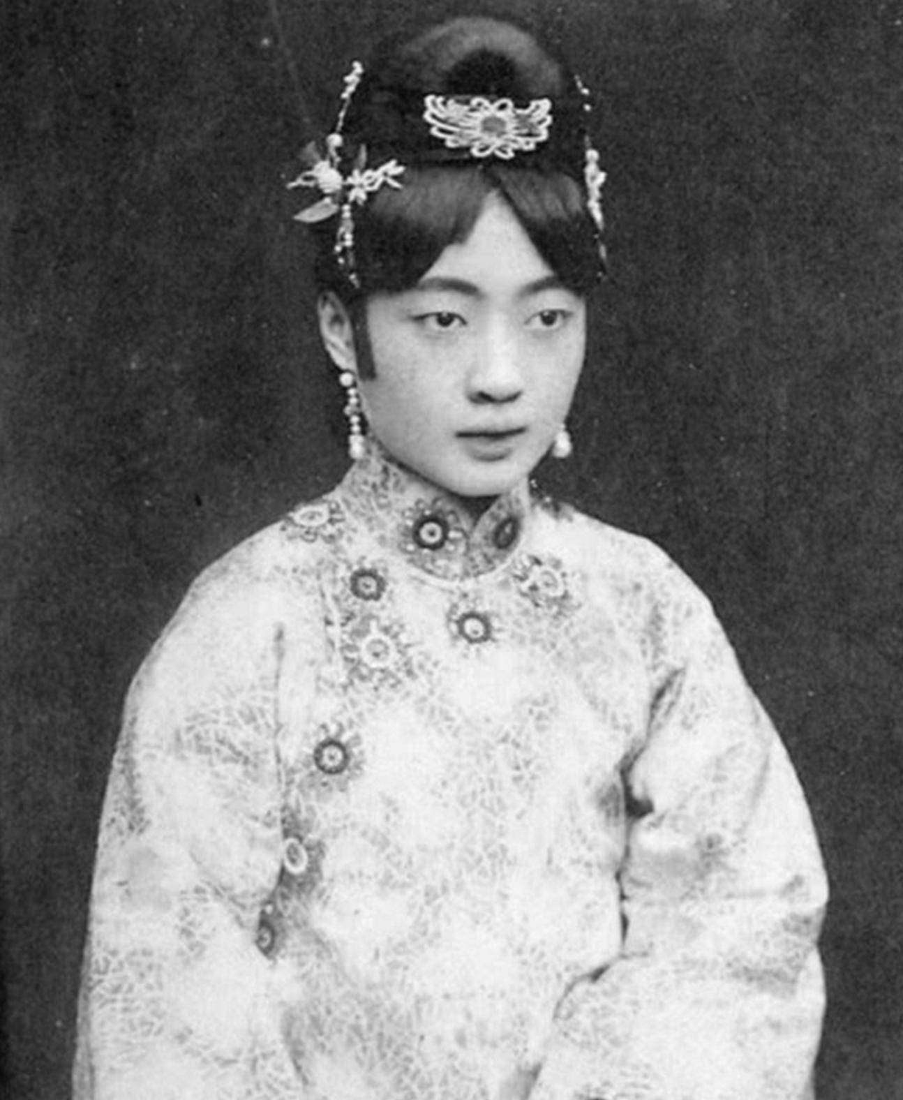 22张清朝美女老照片眼神里都是故事