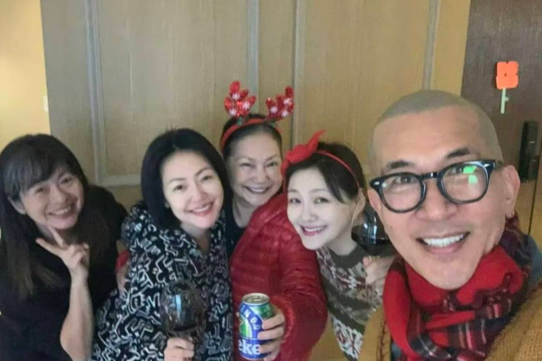 S妈具俊晔将赴小S家跨年,首次没有大S的团圆夜令人泪目_家庭_奖杯_烟火