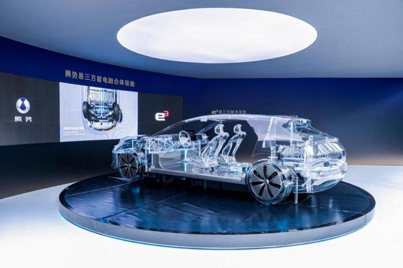 历史性时刻!比亚迪第1500万辆新能源车下线,腾势N8L第15000台成里程碑车型 历史性时刻!比亚迪第1500万辆新能源车下线,腾势N8L第15000台成里程碑车型