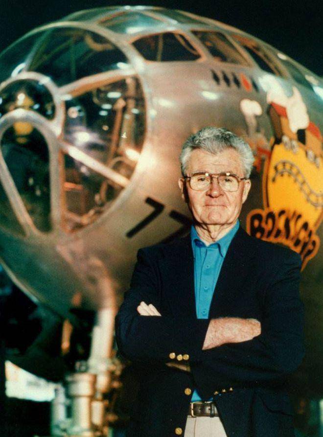 被要求下跪道歉时却说:你们应先给中国人道歉