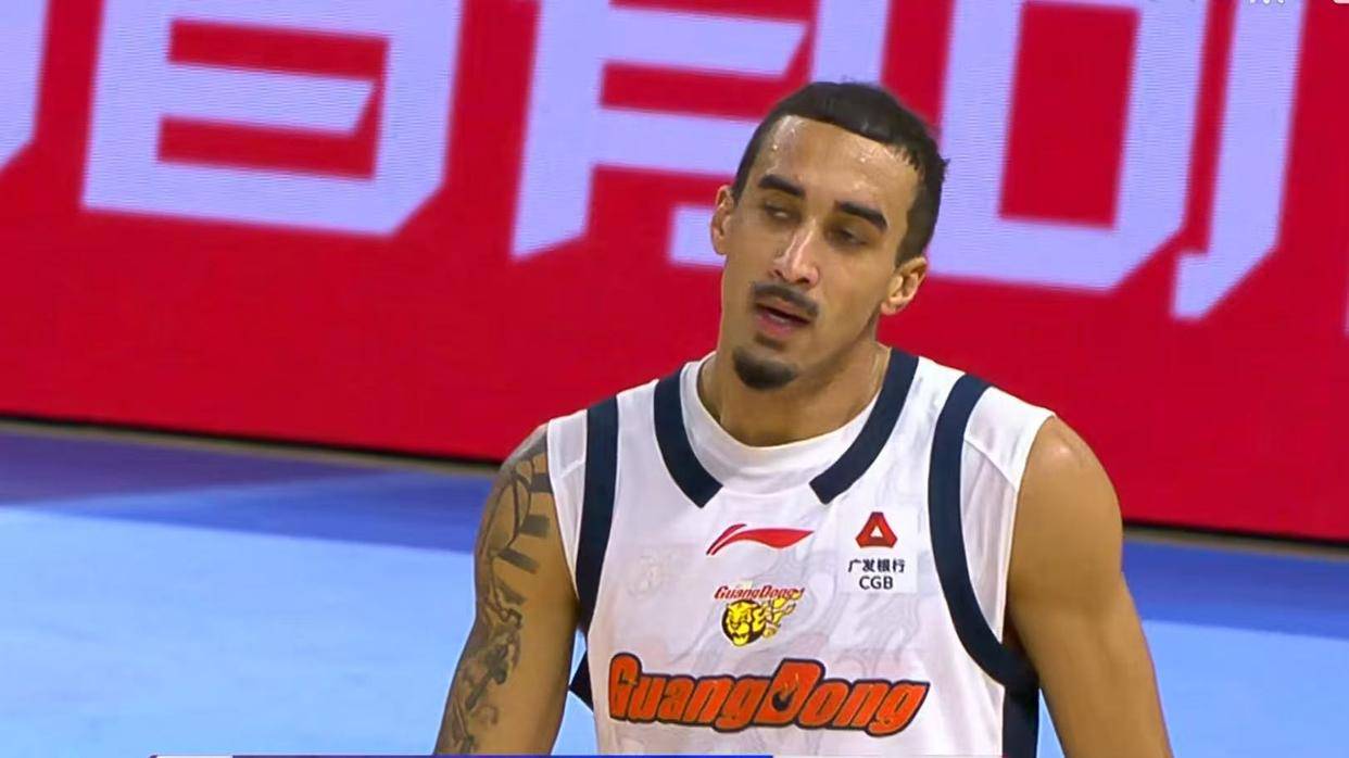 大鱼来了！NBA级1米96锋卫被辽粤晋疯抢，朱芳雨有望签下第五外援