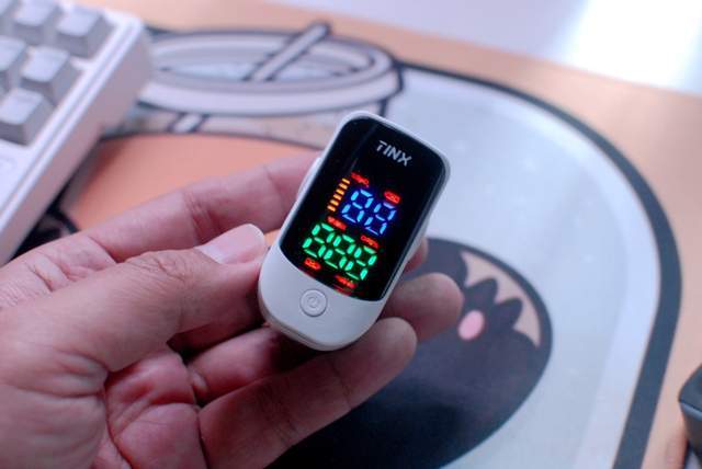 血氧仪推荐与评测：町石tinx指夹式脉搏血氧仪，又快又准又便携