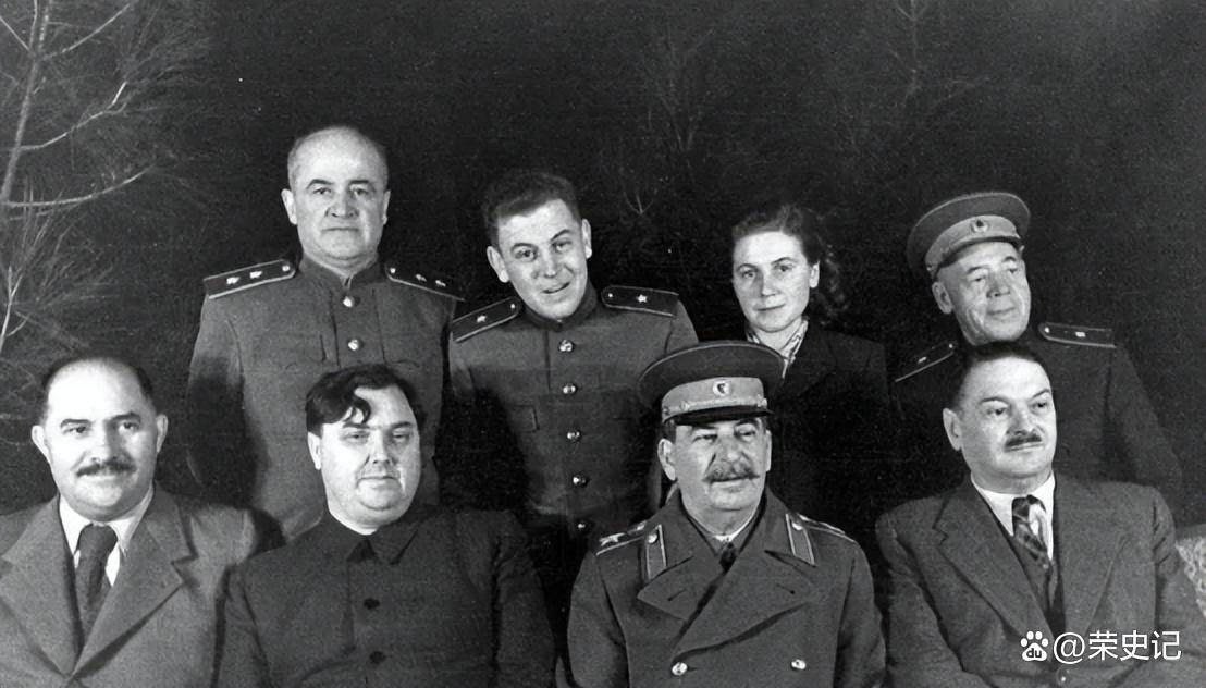 斯大林死后儿子就被捕入狱,他曾当众质问赫鲁晓夫,最终死因成谜