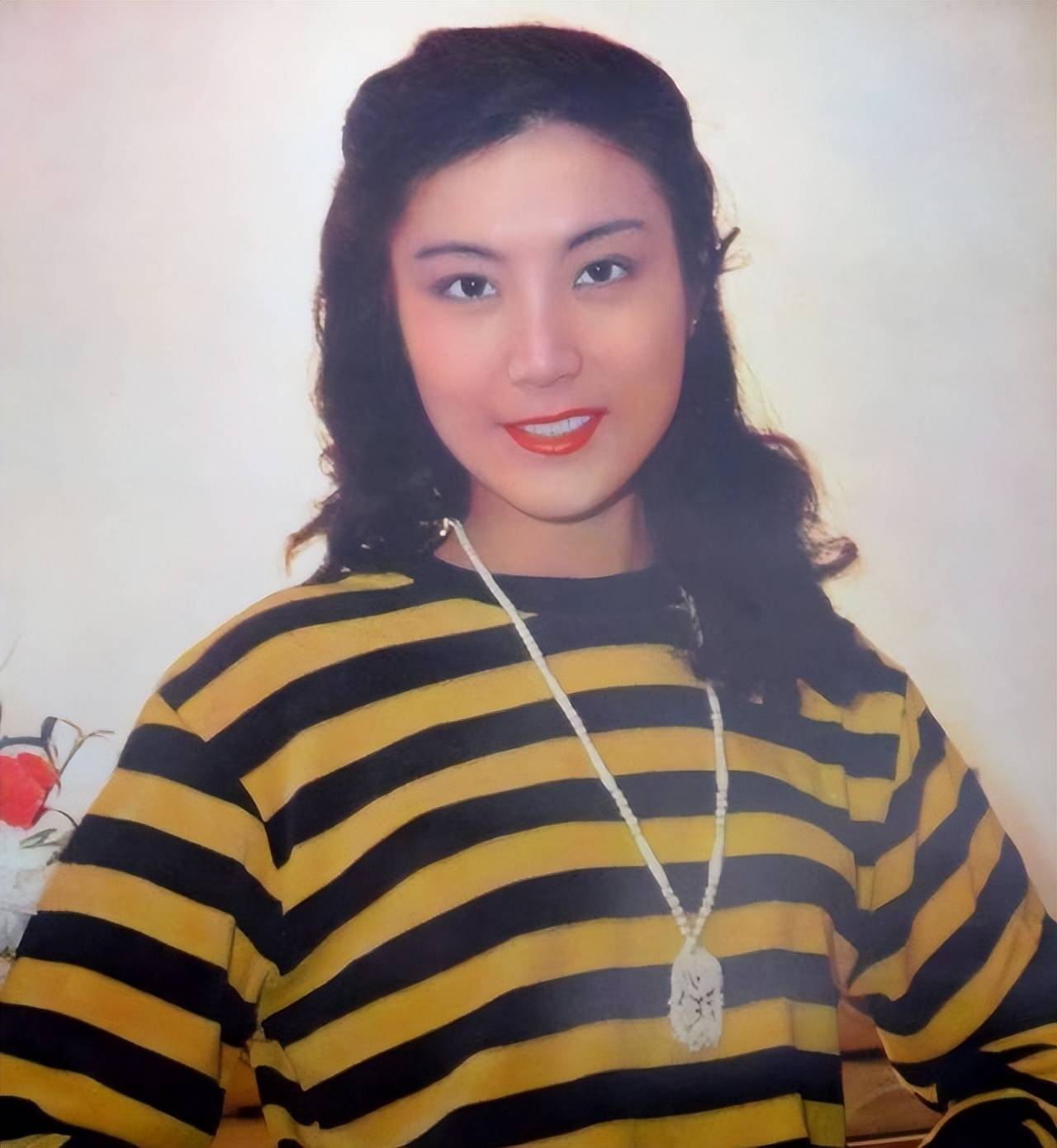 如今陈烨已年过七十定居在休斯顿她的丈夫查尔斯已退休夫妻二人过