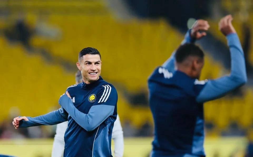 C罗亚冠二级联赛首秀仅踢半场，2射0中错失多次良机，仅获67分表现平平