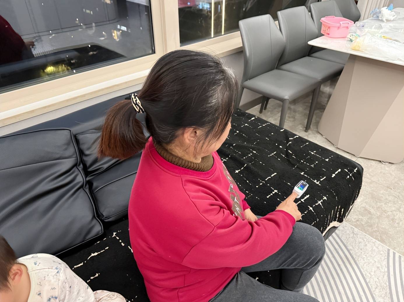 血氧仪选哪个？町石tinx指夹式血氧仪体验：原来这些人真的该备一个