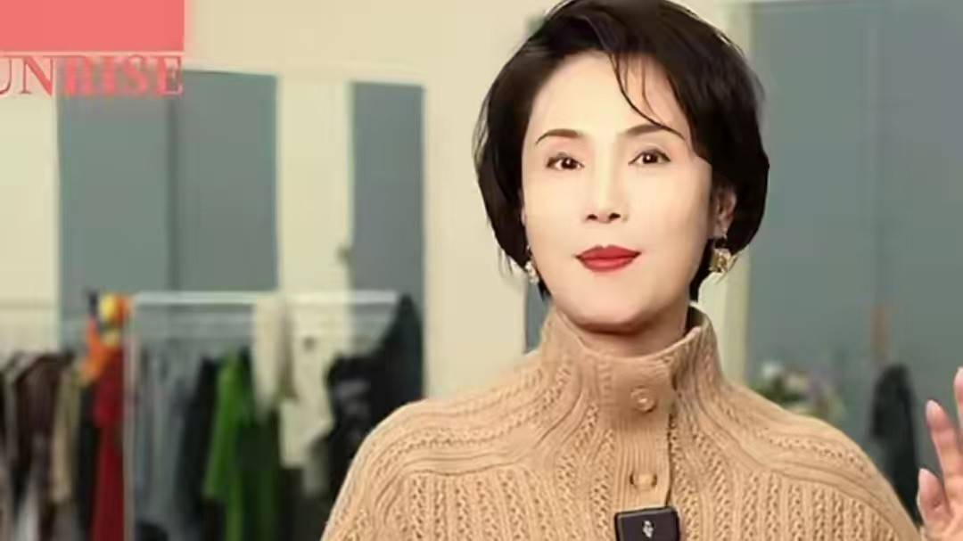 和军人离婚后,她成为央视名嘴,64岁定居北京农村,享受田园生活