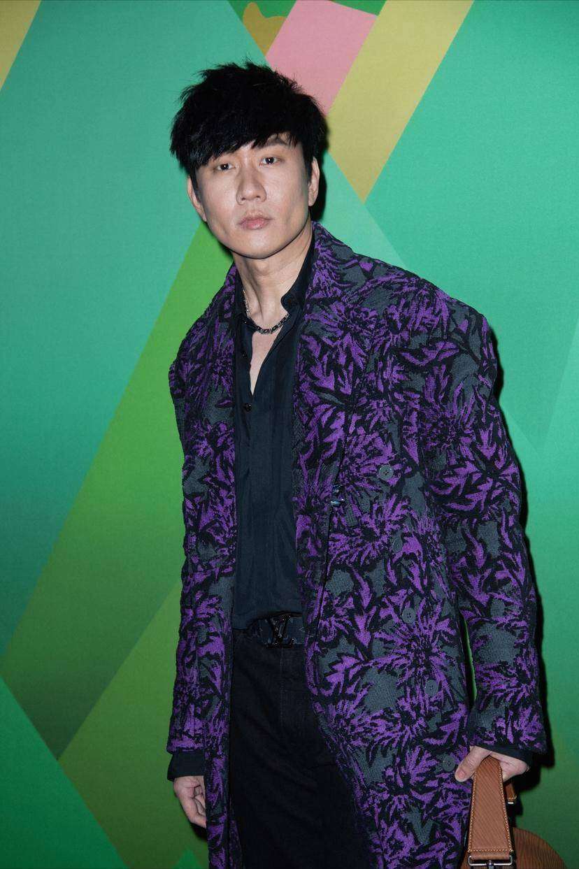 林俊杰官宣恋情!相差21岁恋爱两年,23岁女朋友疑似怀孕