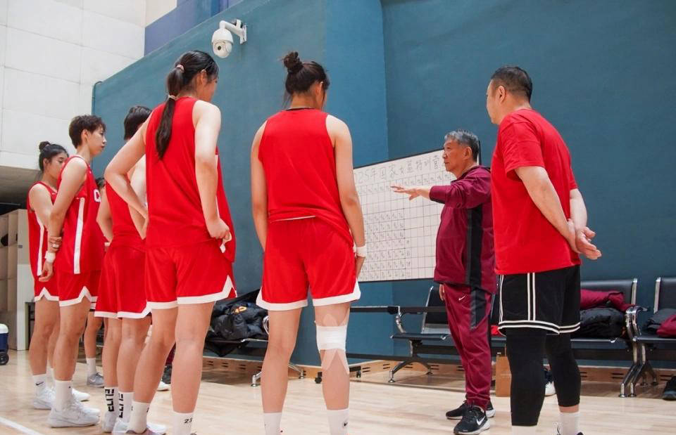 中国女篮公布15人集训名单，张子宇李梦无缘 韩旭李月汝入选