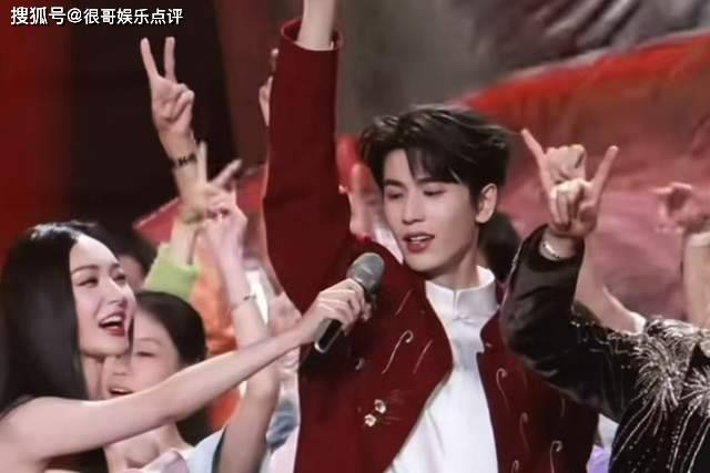 原创
            靳梦佳专业控场，张凌赫默契配合，湖南卫视跨年晚会名场面封神！