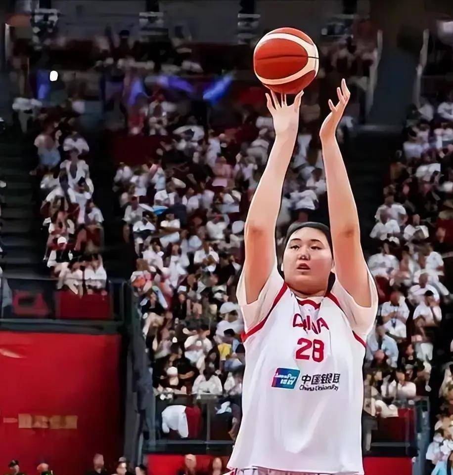 2米26新星！张子宇WCBA首秀，或成中国女篮内线新希望