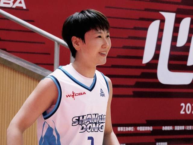 31记三分联盟第一！中国女篮30岁王牌崛起：联手2米26女姚明冲冠