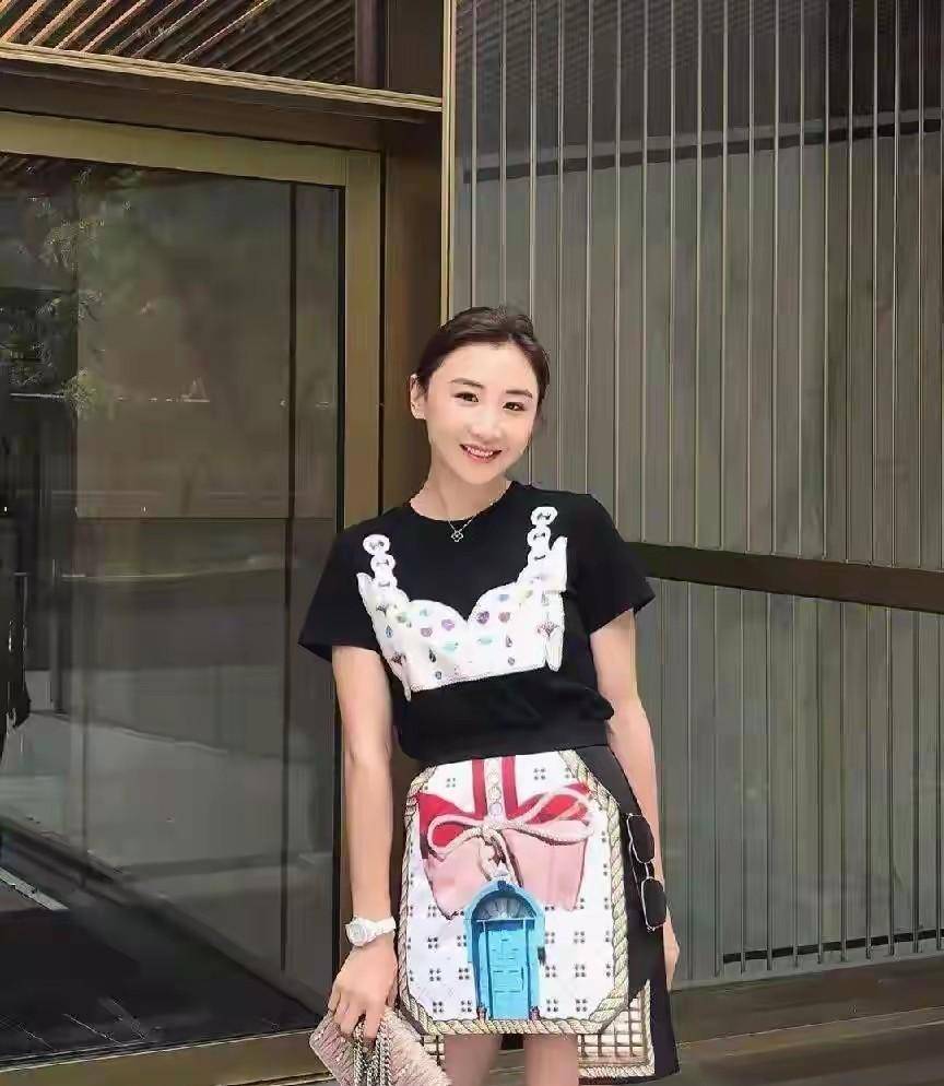 和陈一冰分手8年后,她与二婚名导未婚先孕,如今不上班享受生活