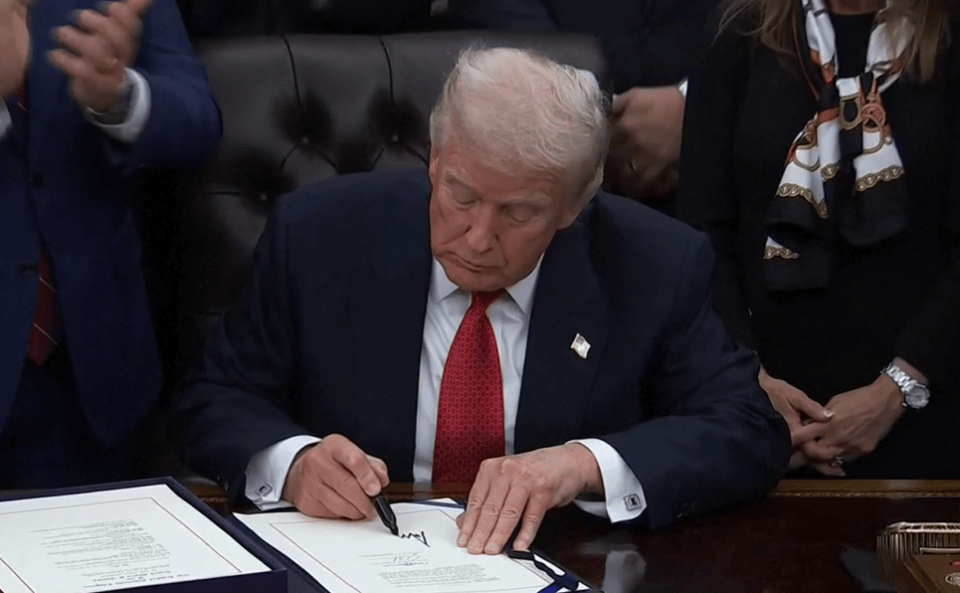 数控龙门钻铣床视频（原创
            特朗普暗示中俄“共治天下”，入局之前必须谨慎）大型龙门数控钻床，学到了吗，