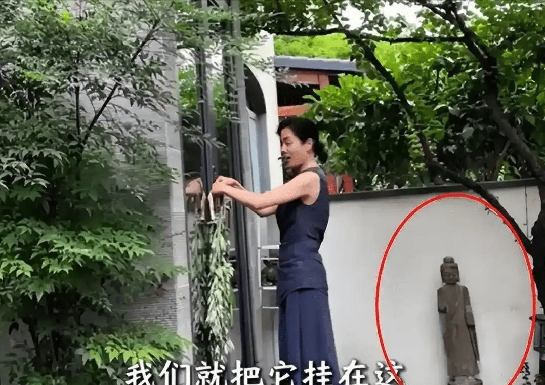 汪涵豪宅内景曝光，中式装修挂千万字画，儿女一间房睡“上下铺”