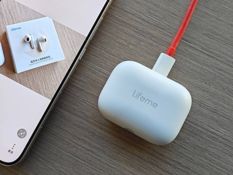 地铁里的弦月：这副耳机如何用东方美学，治愈了我的通勤焦虑！