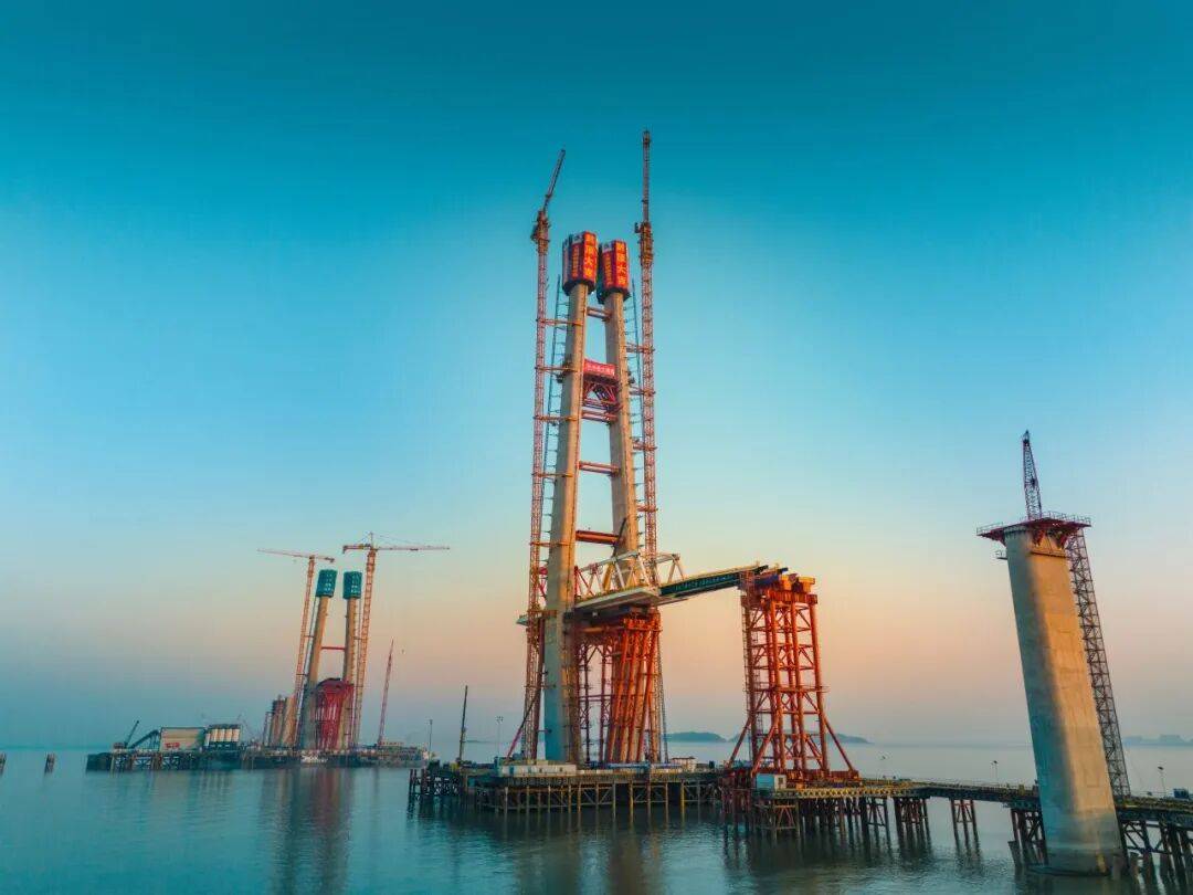 世界最长跨海铁路桥首座主塔封顶！(图4)