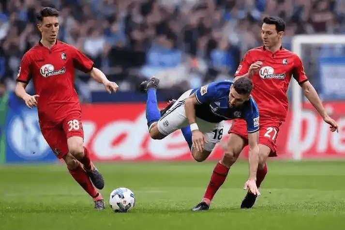 德甲卡位反转局！霍芬海姆残阵主场承压，勒沃库森伤病潮下复仇？