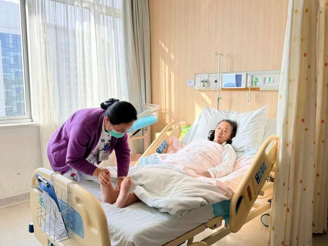 59岁女子回应高龄产子:因大女儿定居国外,再次怀孕生子