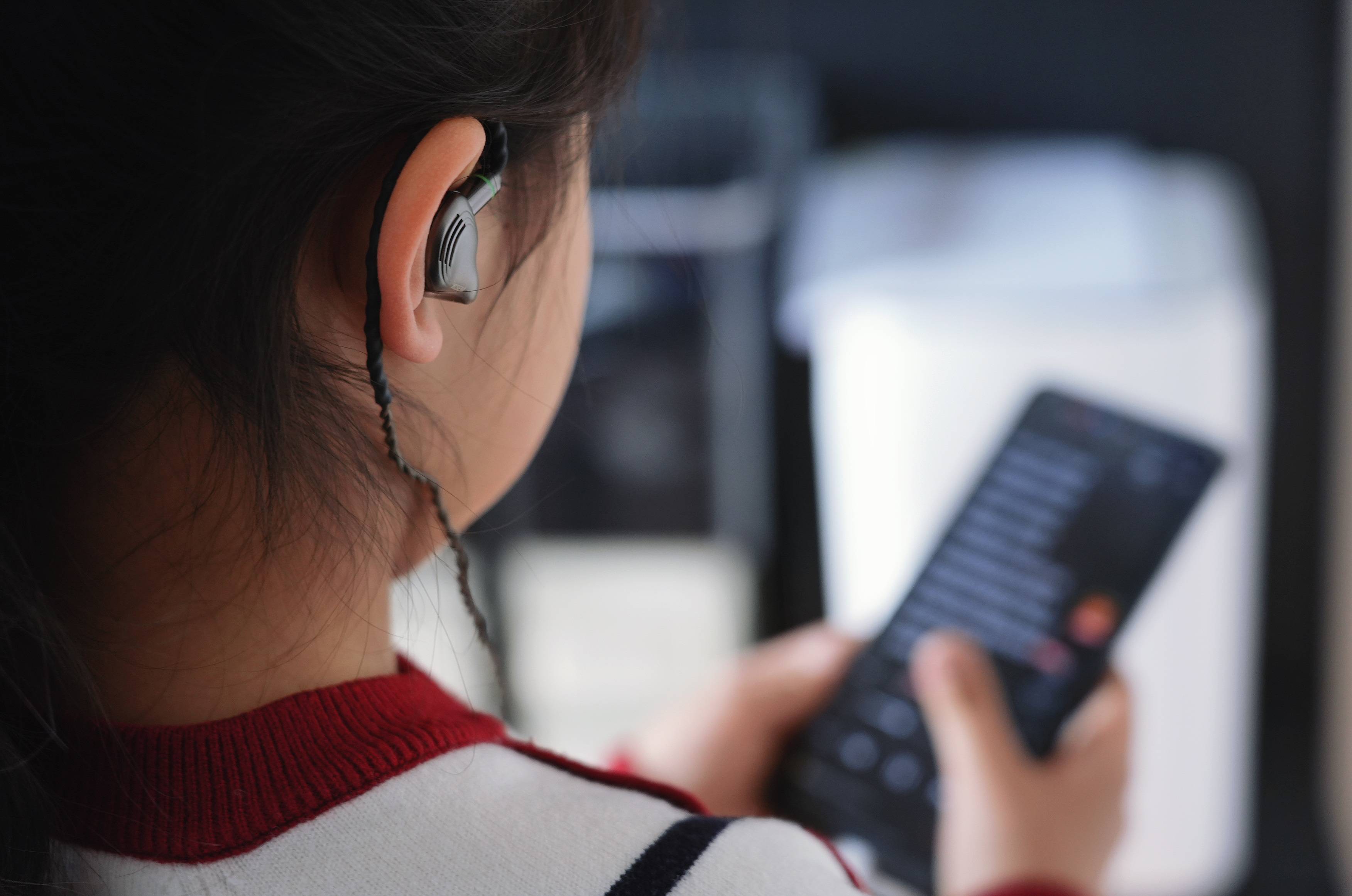 拒绝跟风无线！西圣HiFi1有线耳机：百元档竟藏着越级音质