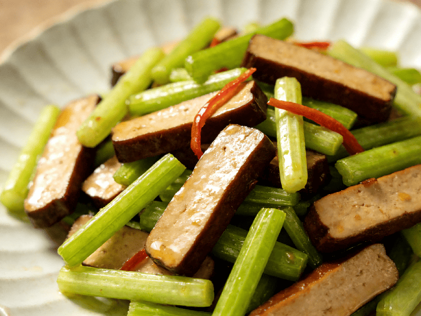 药食新解丨芹菜炒香干：家常小炒里的寒热平衡，越吃越养人