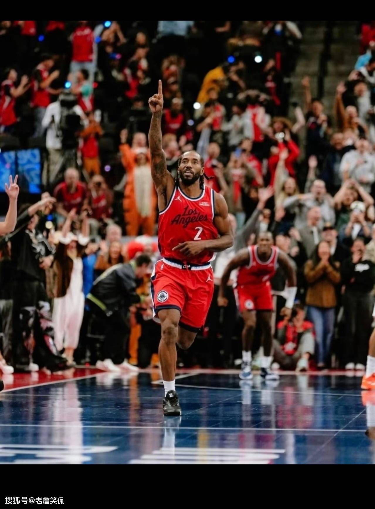 快船双核半场轰35分打花篮网，球迷：篮网演的有点过了吧！_搜狐网