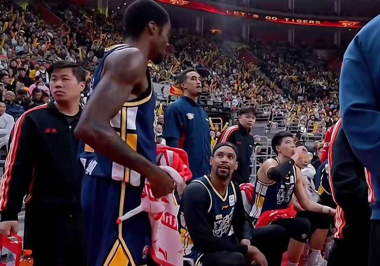 晋粤大战后！迪亚洛惨遭重罚，广东队还要挖人，杜锋招募法耶？