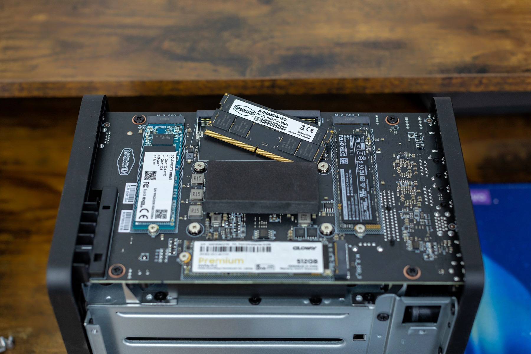 内置AI照片管理,铁威马F4-425 Plus,专业摄影师数据存储利器