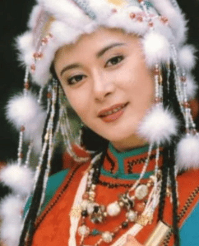 “塞娅公主”张恒晒全家福，老公露脸帅又年轻，俩女儿颜值也好高