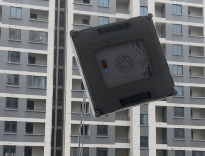 高层擦窗机哪个效果更好？擦玻璃神器哪种好用怎么选？内行人说实话！盯准这4点不花冤枉钱！