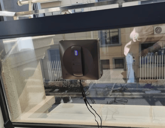 高层擦窗机哪个效果更好？擦玻璃神器哪种好用怎么选？内行人说实话！盯准这4点不花冤枉钱！