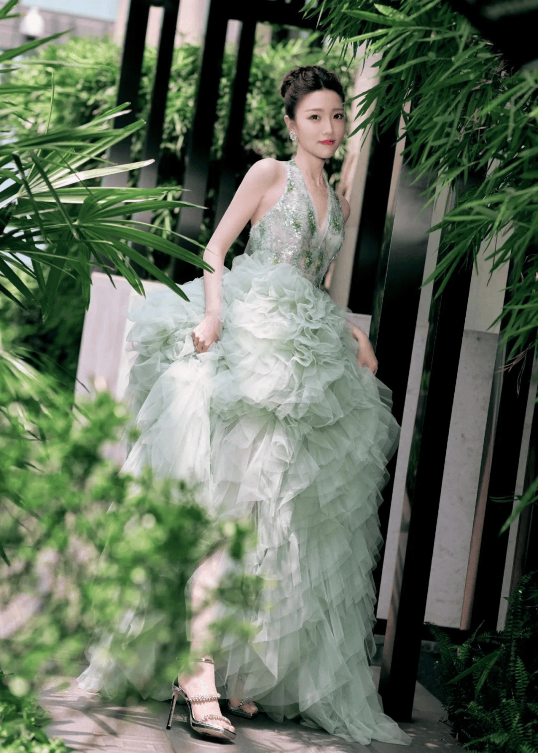 Share | 张纯烨，气质美女，肤白貌美，性感写真壁纸