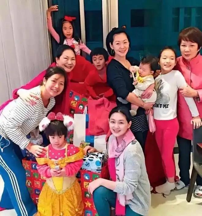 原创            大S雕像揭幕成员已确定，谢绝媒体和网友进入，具俊晔会常住台北