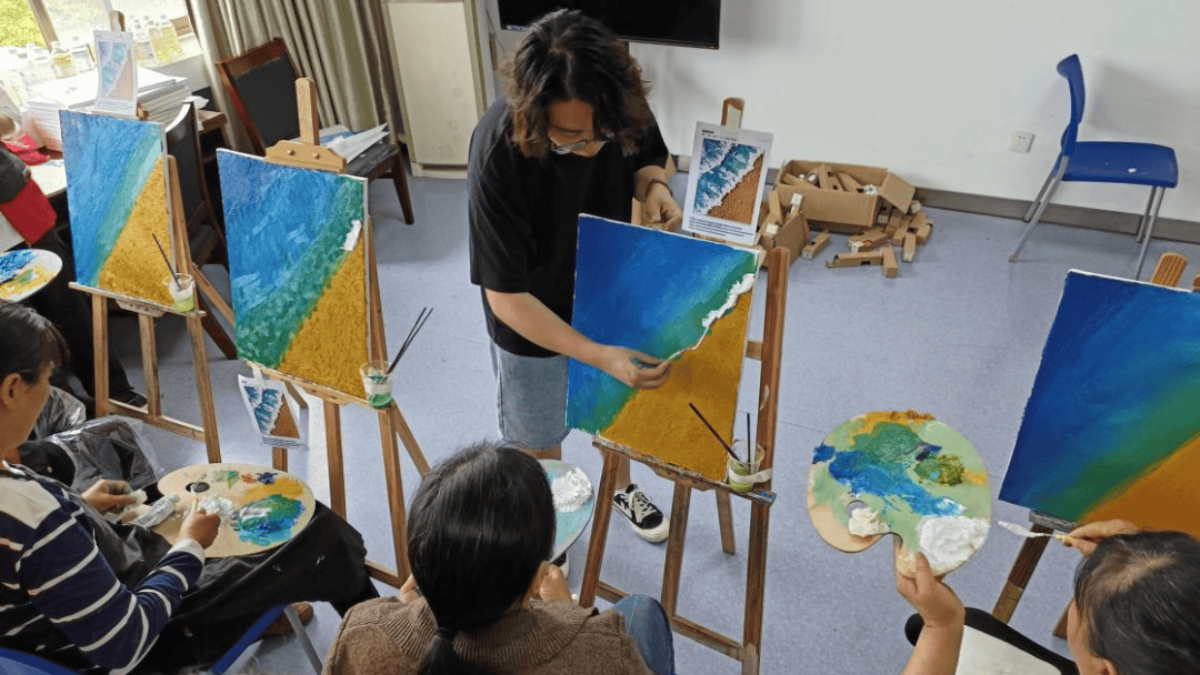 吕文扬绘画大师助力残疾人士指尖绘画公益帮扶